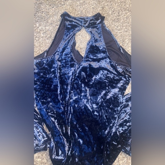 AMERICAN Eagle Velour Bell Sleeve off shoulder top Medium - Picture 2 of 4